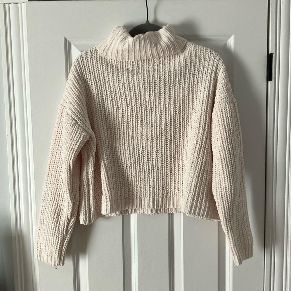 Cropped cream knit turtleneck sweater